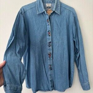 Vintage 80s cottagecore Floral Embroidered Button Up Light Denim Shirt Large